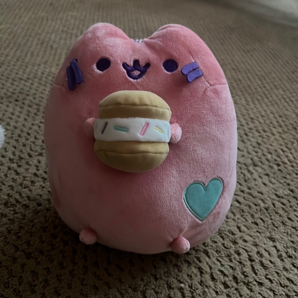 Pusheen pink cookie sandwhich plushie!